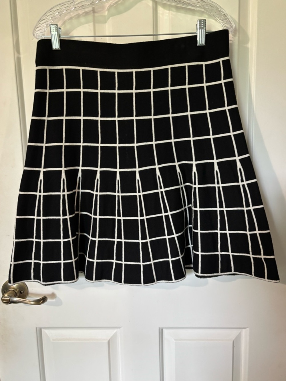 EUC gorgeous & comfy black & white grid sweater skirt. Comfy wide waistband. LgP